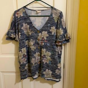 Flowery button top